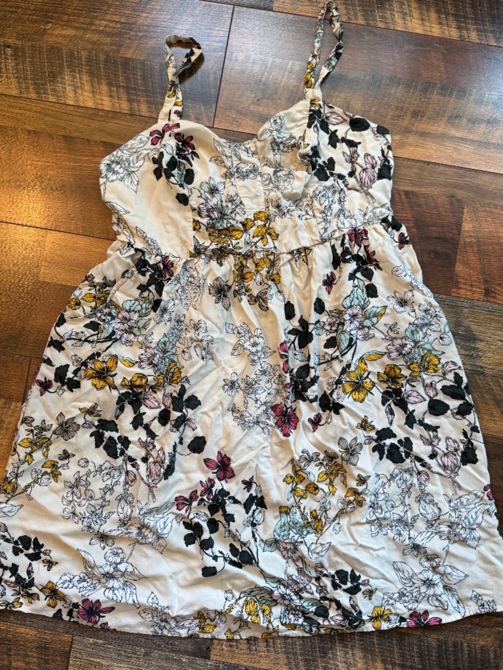 Torrid size 1 (size 14/16) White/cream floral rayon sundress with pockets